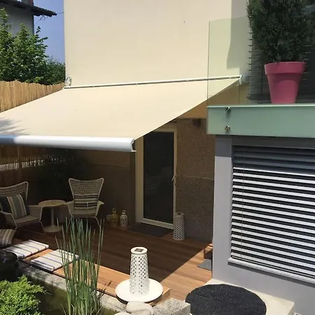 Romantic Nest With Free Parking 아파트